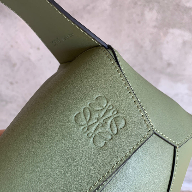 Ziva's Charm handbag – front view (28cm*12cm*11cm)