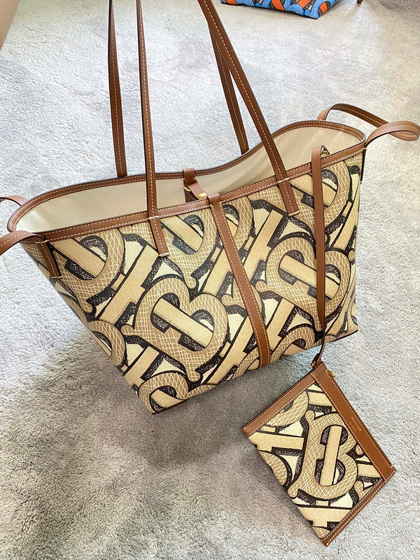 Ziva's Charm handbag – front view (one versatile size)
