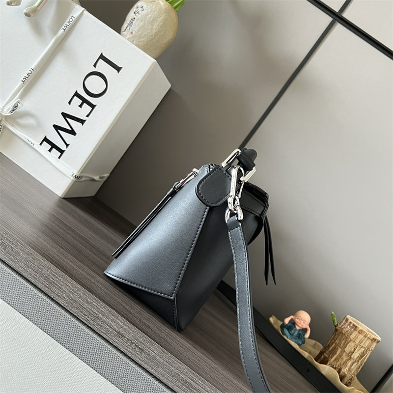 Ziva's Charm handbag – interior view (18cm*12.5cm*8cm)