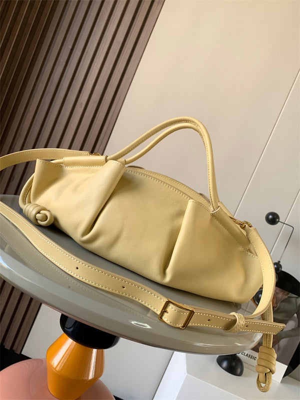 Ziva's Charm handbag – close-up view (35cm*21cm*11.5cm)