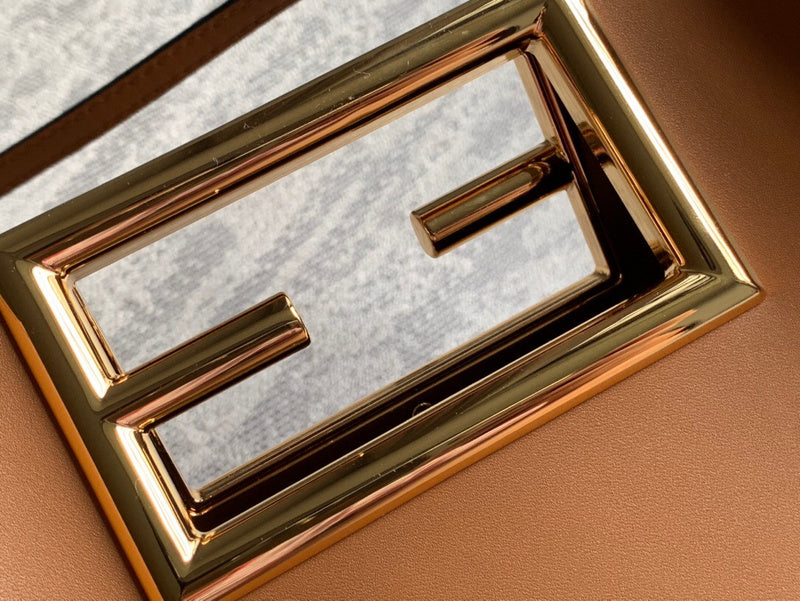 Ziva's Charm handbag – product shot (10cm*20cm*17.5cm)
