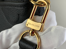 Luxury Iconic Crossbody Bag - Women's Elegant Designer Fashion - NM4573