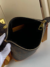 Luxury Signature Top Handle Bag - Elegant Women's Designer Handbag - NM4705