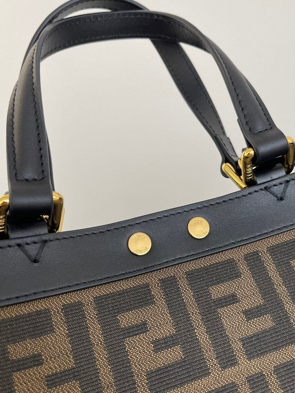 Ziva's Charm handbag – detail view (41cm*16cm*30cm)