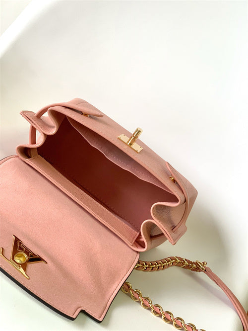  tote bag interior and compartment view 9