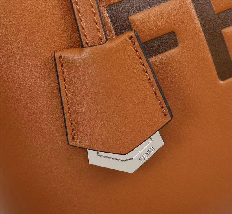 Ziva's Charm handbag – close-up view (Standard Size)