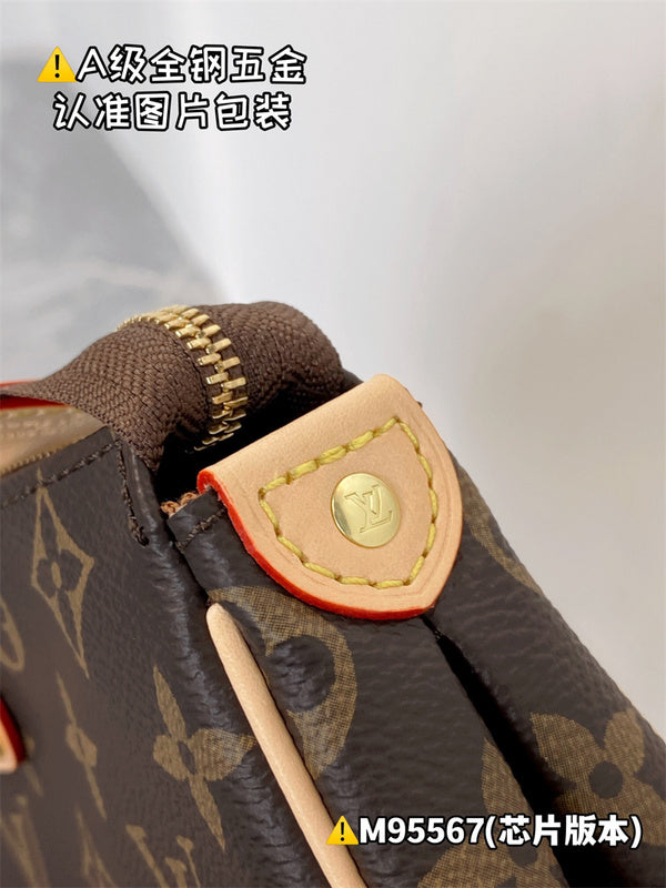  crossbody bag interior and compartment view
