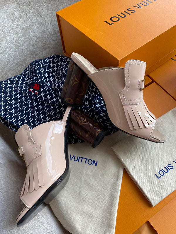 Side profile view of Louis Vuitton luxury piece style No.003
