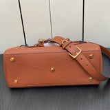  Refined tote bag carried on shoulder 10