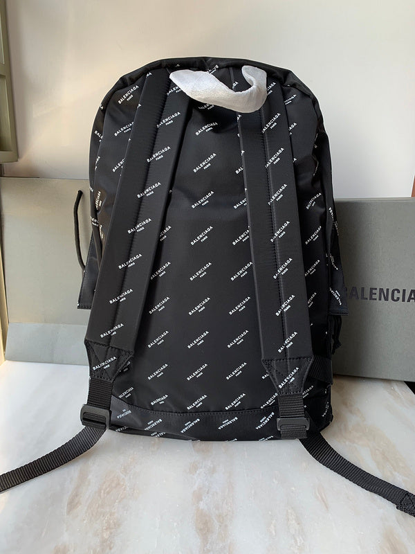 Classic Faux Leather Handbag - Everyday Elegance | Women's Luxury Handbag #140 - alternate angle view (image 8) of designer-inspired handbag