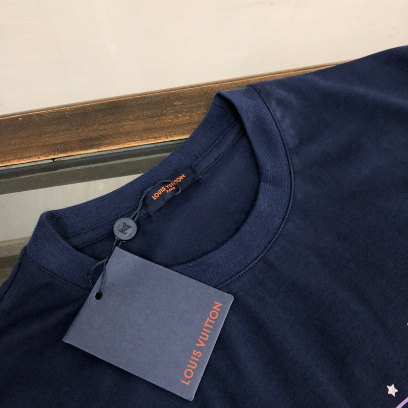 Full styled look of Louis Vuitton cotton t-shirt with everyday silhouette