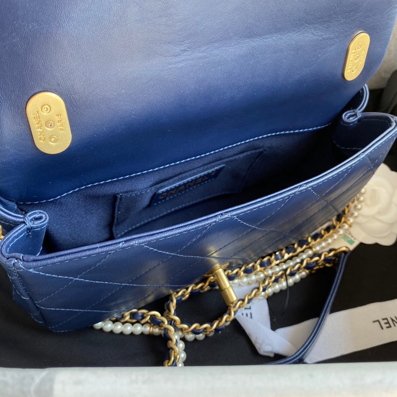 Zivas Charm Signature Style Fashion Handbag (Elevated Daily Companion) – Angled View