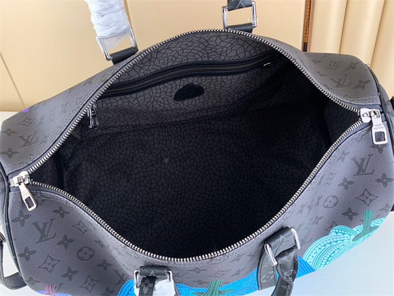  structured bag interior and compartment view 15
