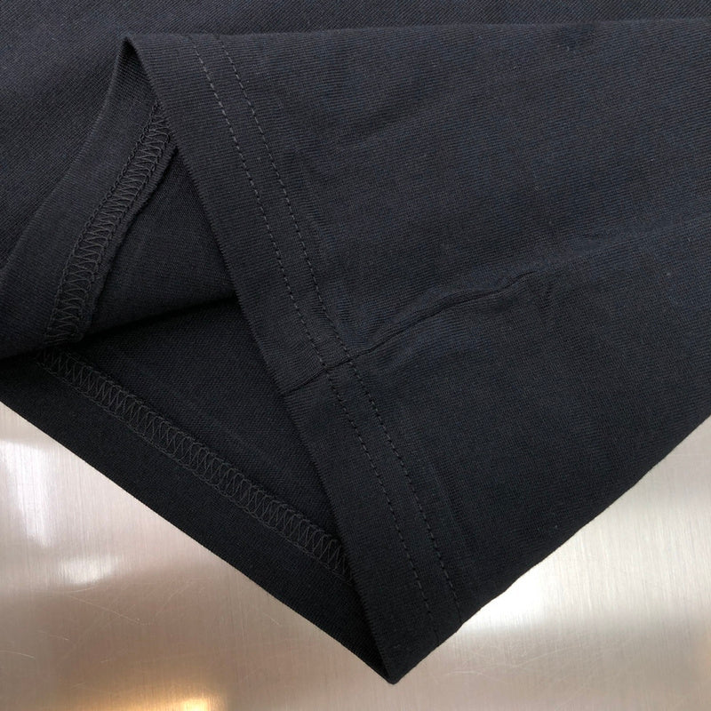 Full styled look of Louis Vuitton cotton t-shirt with logo-detail design