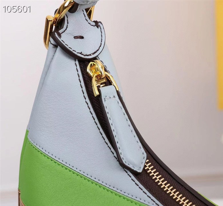 Ziva's Charm handbag – close-up view (Standard Size)