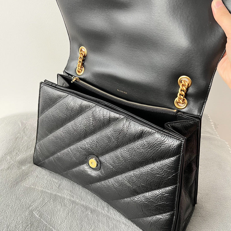 Zivas Charm Contemporary Flair Fashion Handbag (Contemporary Shape Language) – Detail View