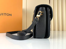 Luxury Iconic Crossbody Bag - Women's Elegant Designer Fashion - NM4797