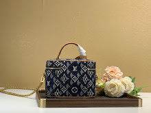Luxury Monogram Shoulder Bag - Women's Elegant Designer Fashion - NM5440