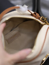 Luxury Iconic Crossbody Bag - Women's Elegant Designer Fashion - NM3306