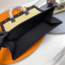 Luxury Iconic Crossbody Bag - Women's Elegant Designer Fashion - NM3353