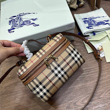 Premium Signature Crossbody - Chic Women's Luxury Designer Bag - NM5530
