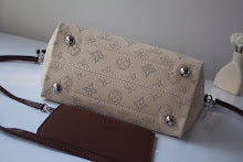 Chic Women's Crossbody Handbag - Luxury Premium Designer Style - NM4253