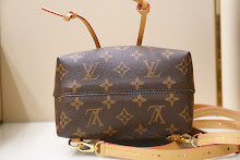Premium Signature Crossbody - Chic Women's Luxury Designer Bag - NM4988