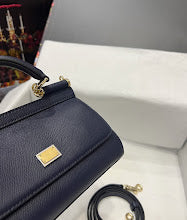 Chic Women's Designer Tote - Luxury Premium Handbag Style - NM7221