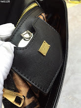 Luxury Signature Top Handle Bag - Elegant Women's Designer Handbag - NM7052