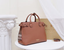 Premium Women's Crossbody Bag - Luxury Designer Fashion Accessory - NM5563