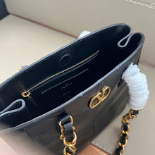 Chic Women's Designer Tote - Luxury Premium Handbag Style - NM2861