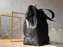 Chic Women's Designer Tote - Luxury Premium Handbag Style - NM4210