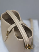 Chic Women's Designer Tote - Luxury Premium Handbag Style - NM3444