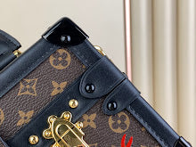 Luxury Monogram Shoulder Bag - Women's Elegant Designer Fashion - NM4479