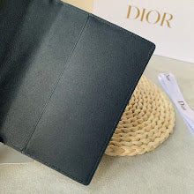 Luxury Iconic Crossbody Bag - Women's Elegant Designer Fashion - NM7380