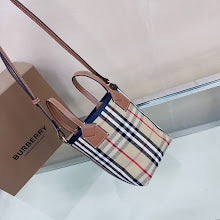 Premium Signature Shoulder Bag - Chic Women's Luxury Designer - NM5594