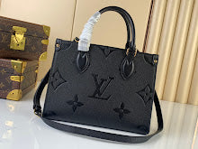 Chic Women's Designer Tote - Luxury Premium Handbag Style - NM4946