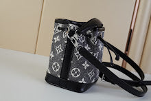 Premium Women's Crossbody Bag - Luxury Designer Fashion Accessory - NM4597