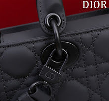 Chic Women's Crossbody Handbag - Luxury Premium Designer Style - NM7429