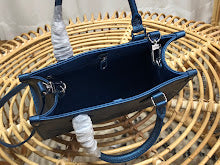 Chic Women's Crossbody Handbag - Luxury Premium Designer Style - NM4953