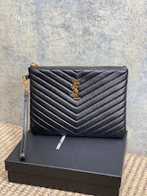 Luxury Iconic Crossbody Bag - Women's Elegant Designer Fashion - NM3802