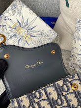 Premium Leather Crossbody Bag - Elegant Women's Designer Handbag - NM7434