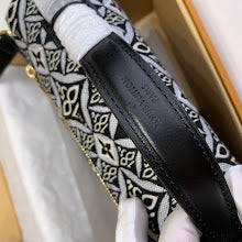 Premium Signature Shoulder Bag - Chic Women's Luxury Designer - NM5462