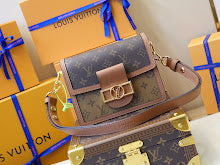 Premium Leather Crossbody Bag - Elegant Women's Designer Handbag - NM4707