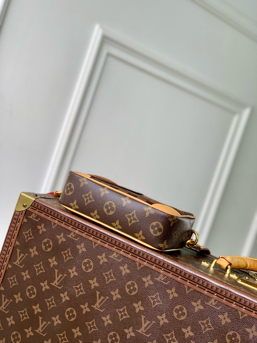 Louis Vuitton Wallets? Louis Vuitton Lou Trocadero Wearable Wallet Elegant Everyday Leather Wallet