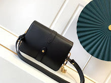 Chic Women's Crossbody Handbag - Luxury Premium Designer Style - NM5385