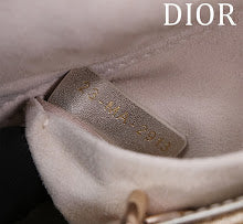 Chic Women's Crossbody Handbag - Luxury Premium Designer Style - NM7598
