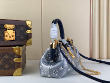 Premium Leather Crossbody Bag - Elegant Women's Designer Handbag - NM4556