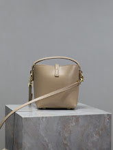 Chic Women's Designer Tote - Luxury Premium Handbag Style - NM3444