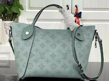 Luxury Iconic Crossbody Bag - Women's Elegant Designer Fashion - NM4248
